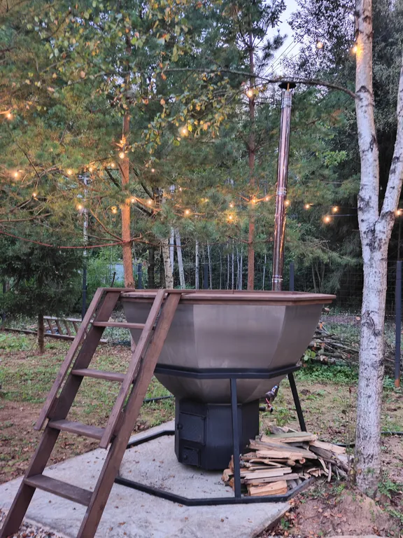 Уютный домик у леса с чаном