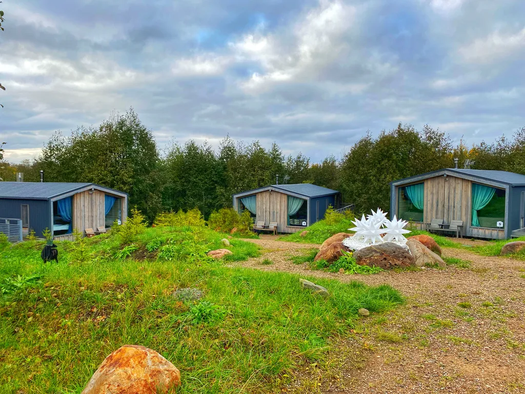 Коттедж с камином и большой террасой