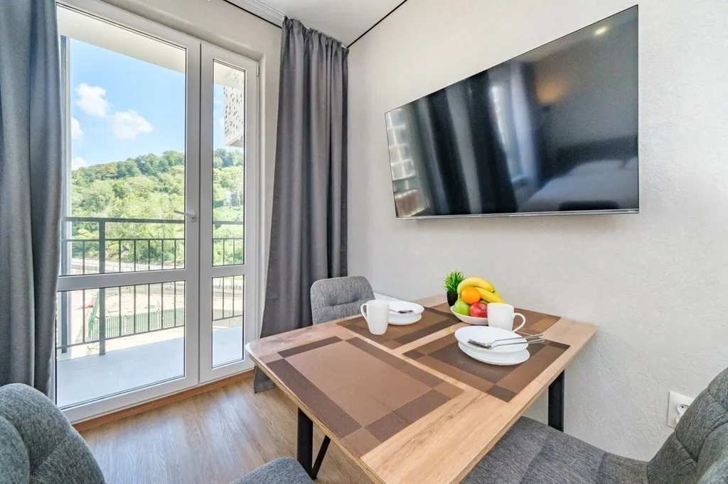 Стильная новая студия с видом на лес