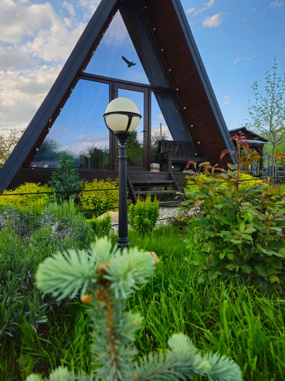 Домик треугольник на 4 человек