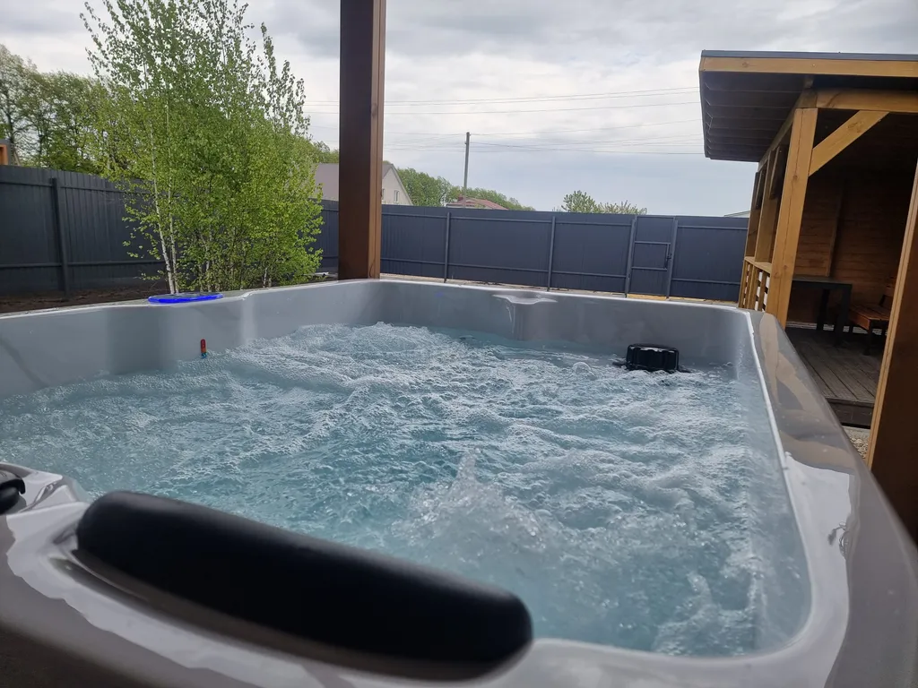 Дом с джакузи под открытым небом