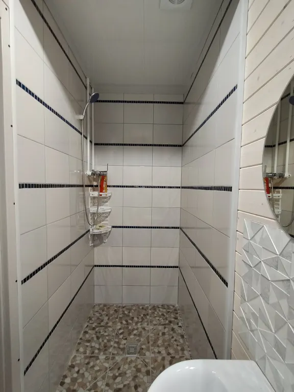 Небольшой уютный дом с асфальтированным подъездом