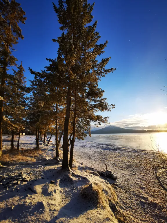 Домик с видом на озеро