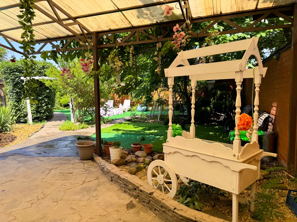 Дом с бассейном у парка Галицкого