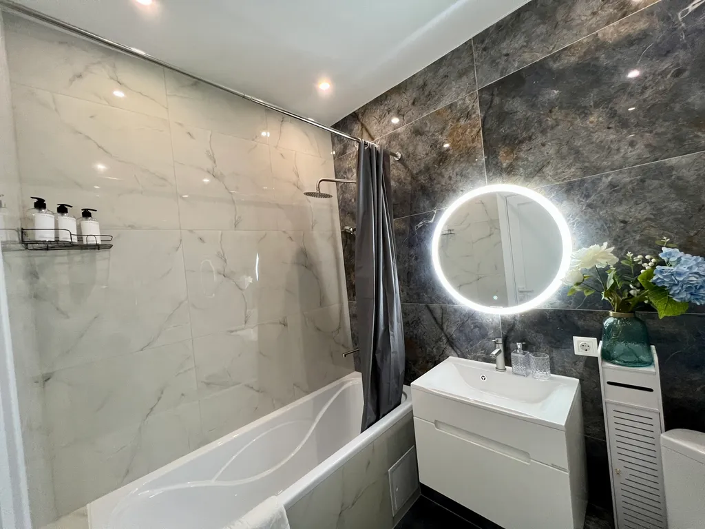 Элегантная квартира в ЖК Российский рядом со сквером и фонтаном