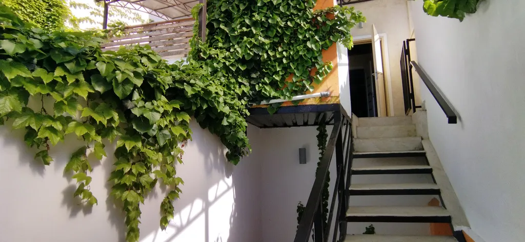 Двухуровневые апартаменты с отдельным входом в Старом городе