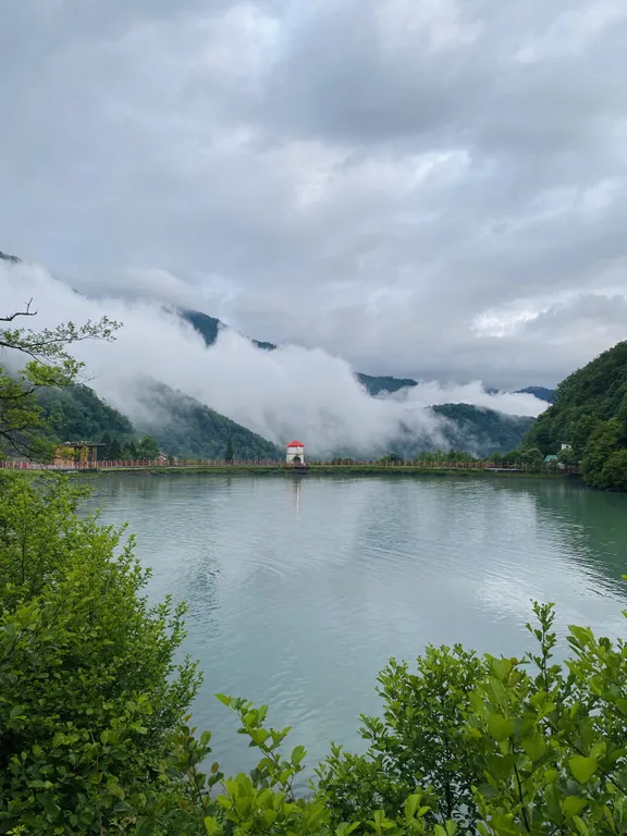 Дом Света с видом на горы в аутентичном пространстве Sunsvet