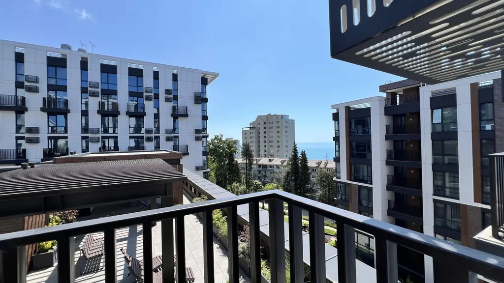 Квартира с бaлконoм и видом на моpе