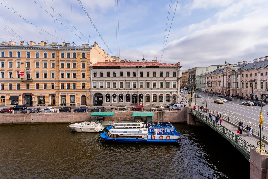 Вид на Мойку, у Невского, 2 этажа