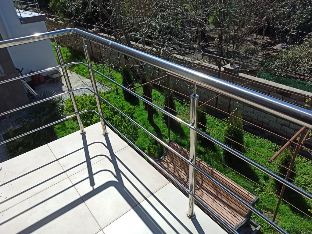 Двухкомнатный люкс с видом на горы.