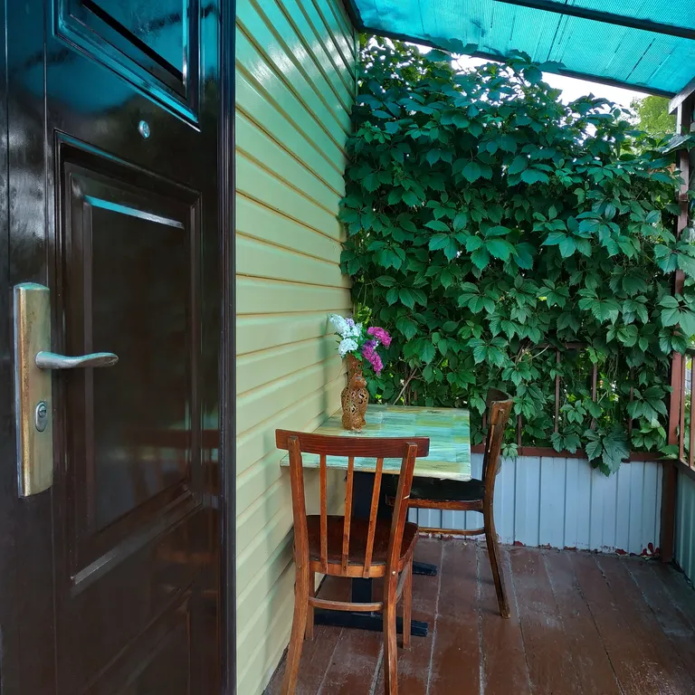 Комната с балконом