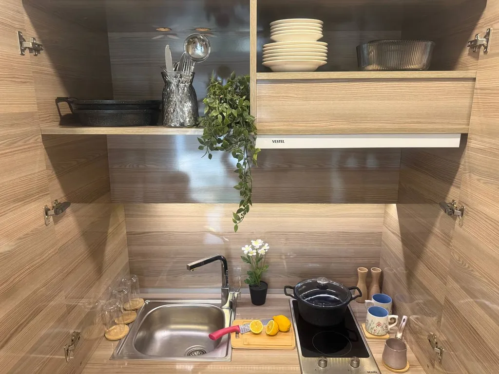 Studio apt with pool and gym near metrobus station