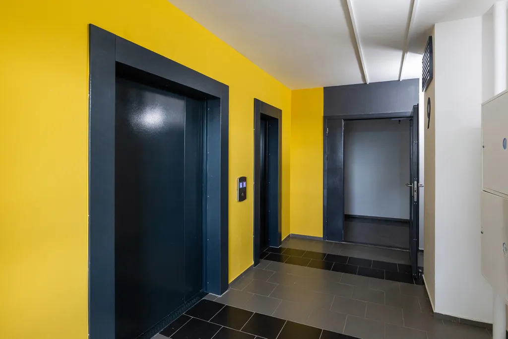 Изумрудная студия с гамаком в новом доме в экологически чистом районе