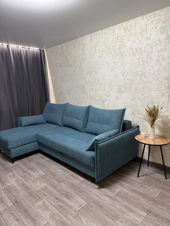 Просторная двух комнатная квартира с новым ремонтом, мебелью и технико — аренда посуточно в Каменск-Шахтинский