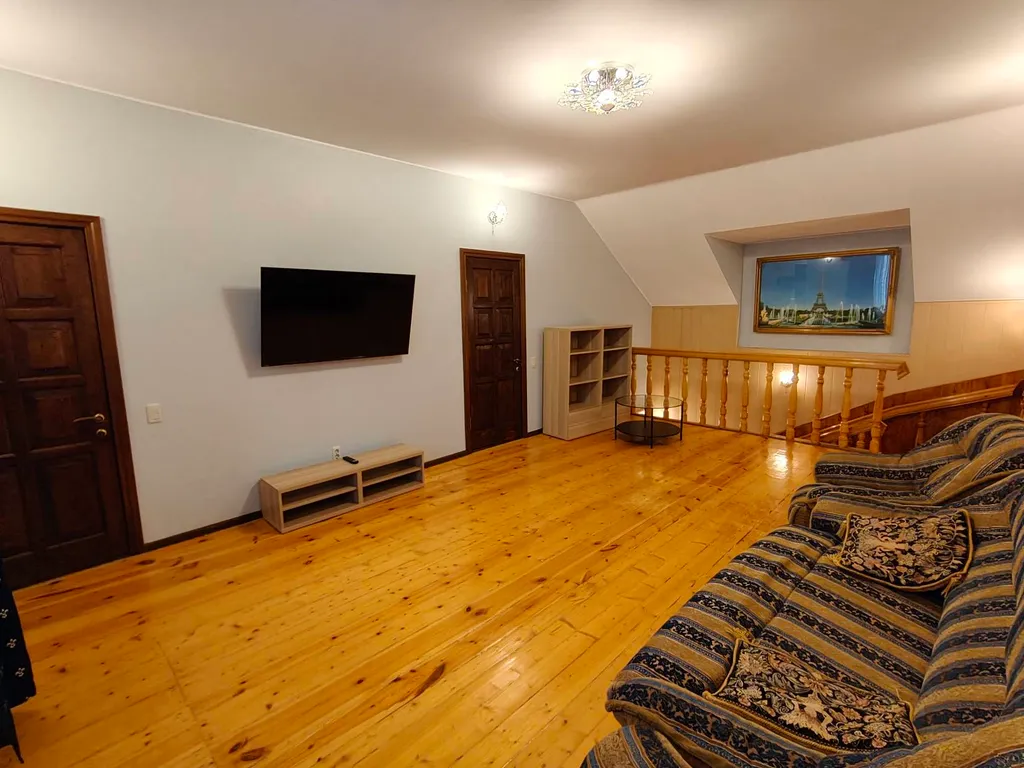 Частный дом с беседкой