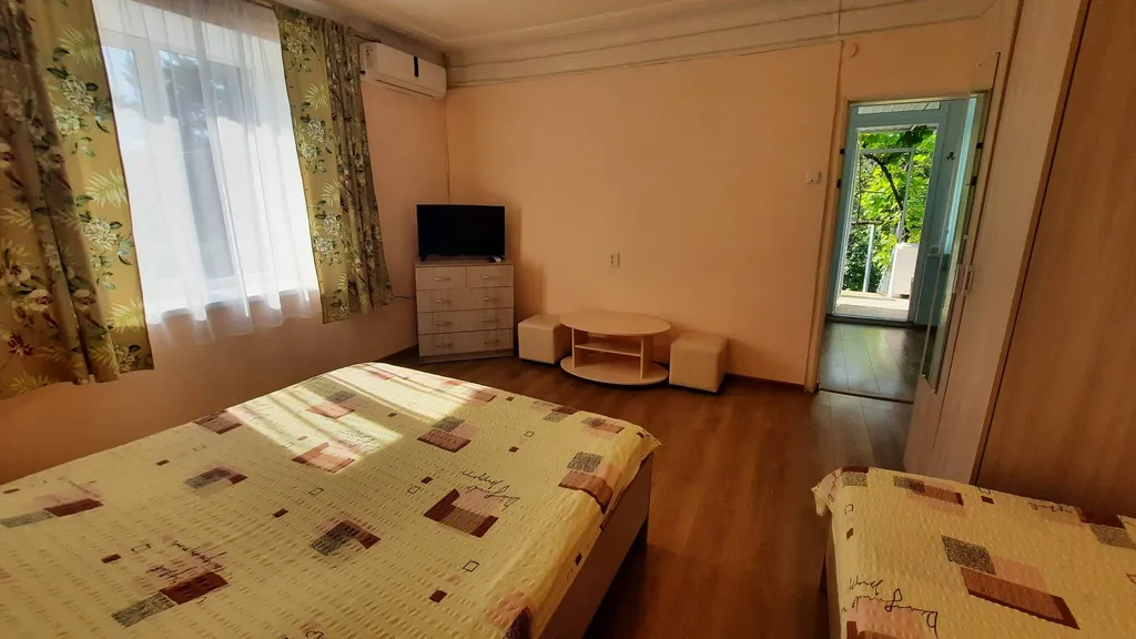 Уютная квартира в частном зелёном дворе