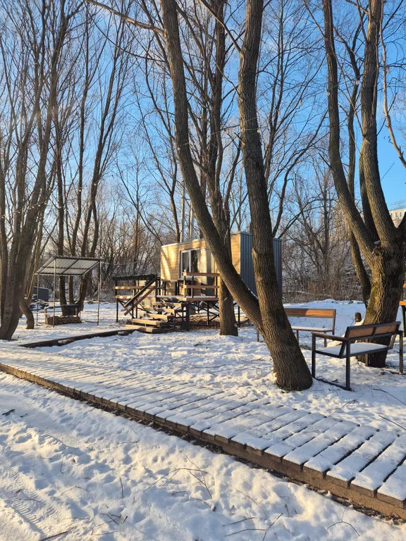 Уютный домик на берегу реки