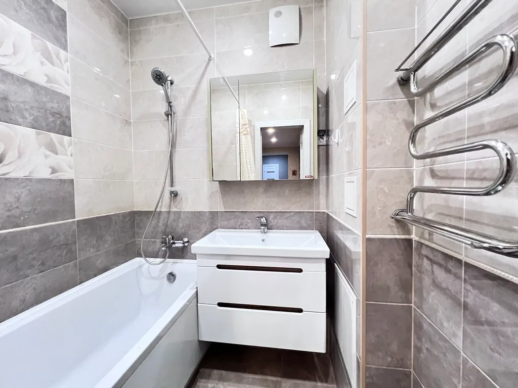 Двухкомнатная ЦЕНТР новый дом