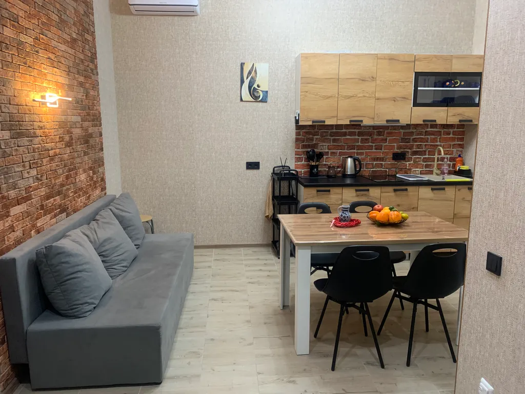 Комфортабельный дом с бассейном с видом на горы