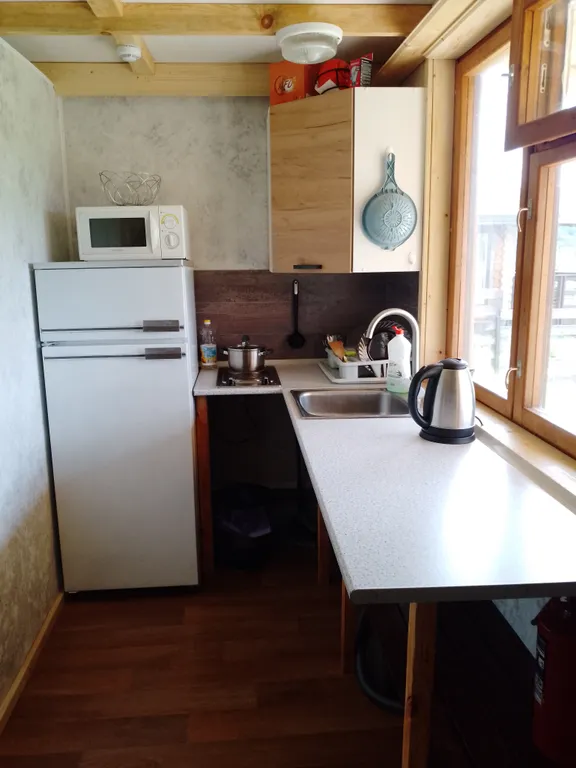 Домик с видом на озеро