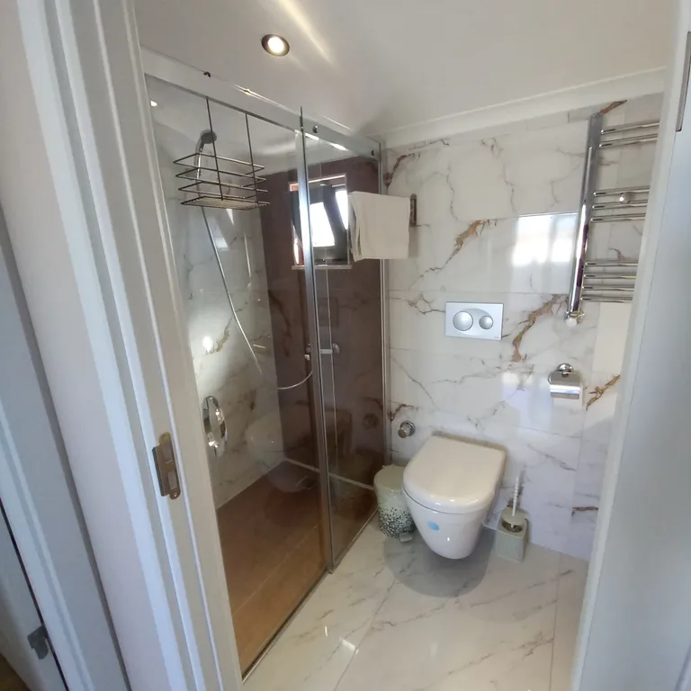 Видовая квартира с террасой в центре