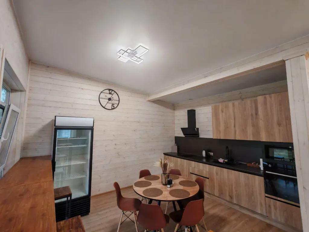 Просторный дом в живописном месте у реки, в 40 минутах от Москвы