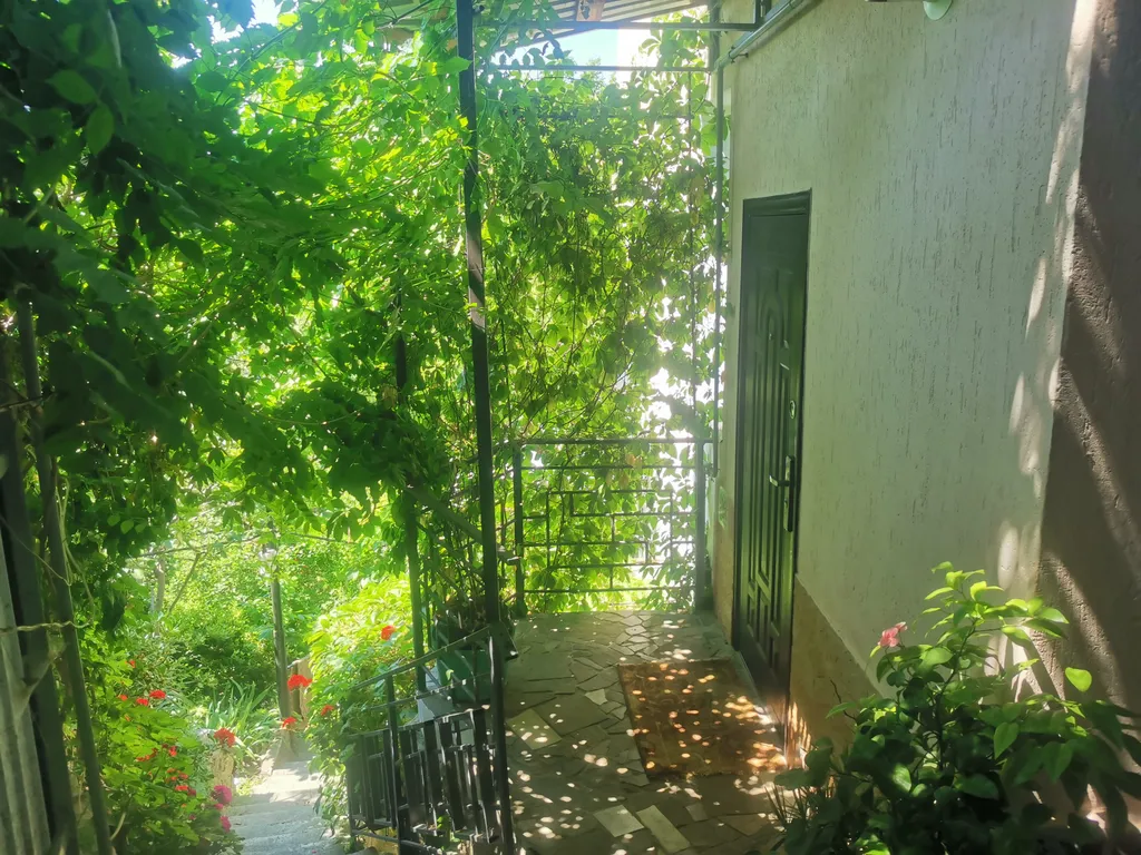 Уютная квартира с видом на море частном доме