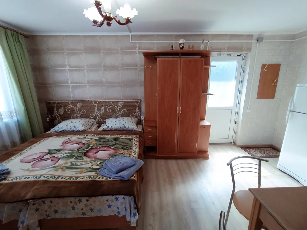 Двухэтажный трёхкомнатный дом Крым с кухней и двором под ключ