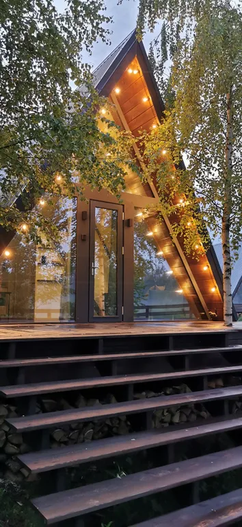 Уникальный треугольный дом в лесу Forest