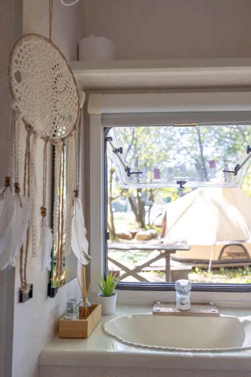 Автодомик для двоих с видом на озеро