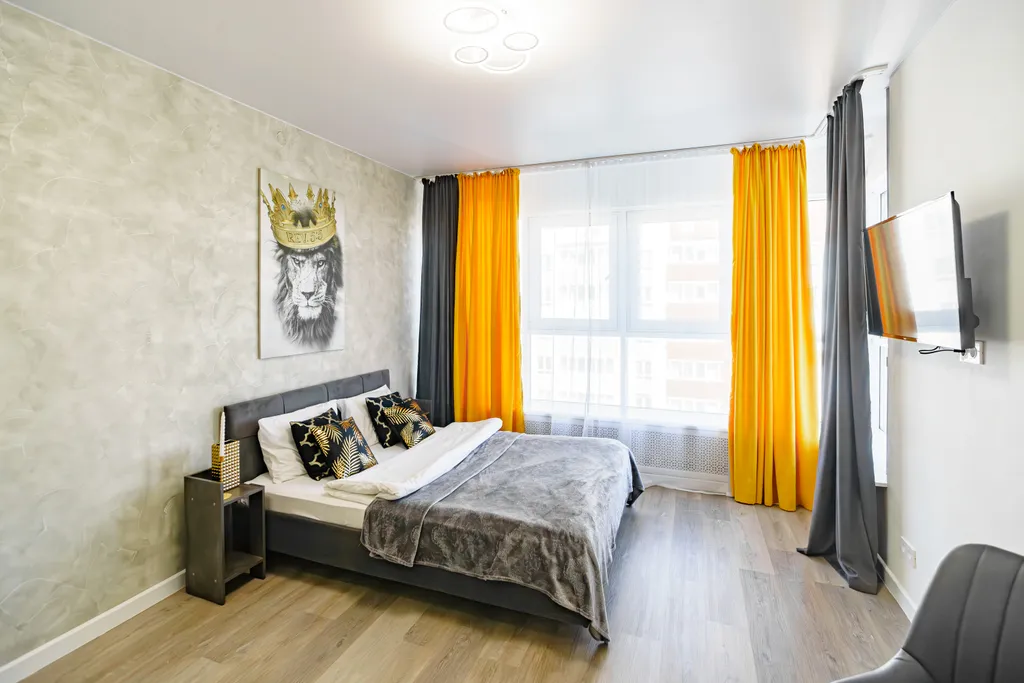 Студия Брутальный лев с панорамным видом на набережную реки