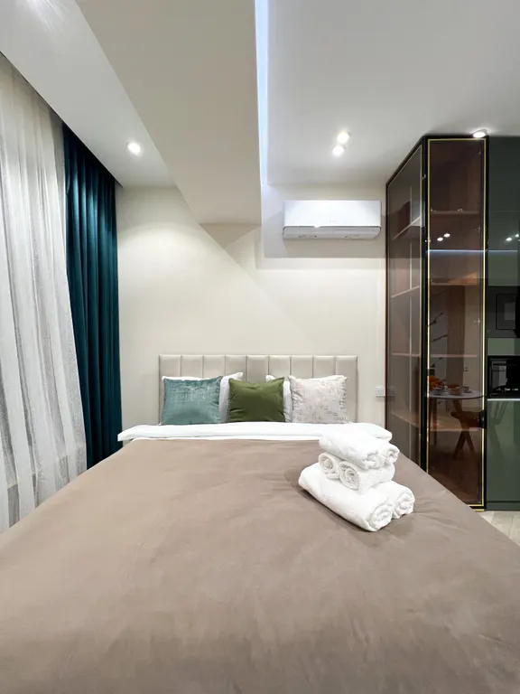 Уютная дизайнерская студия на 16 этаже в ЖК Modera Towers