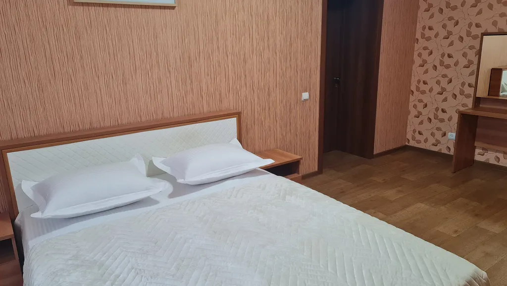 Светлая двухкомнатная квартира с евро ремонтом в многоэтажном доме