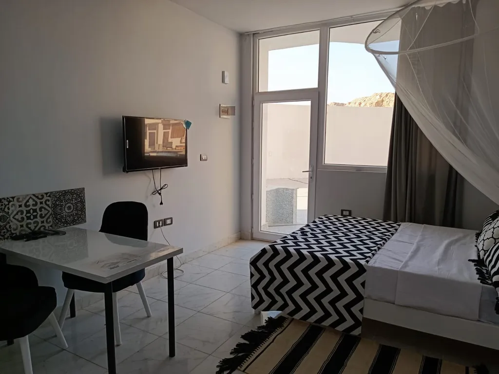 Квартира-студия с собственной террасой в 500м от моря