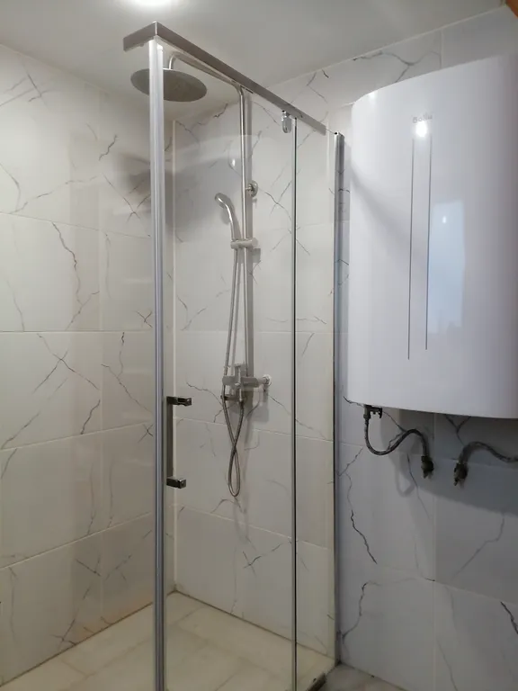 Коттедж Дом у живописного леса, на берегу ручья. — Ушакова