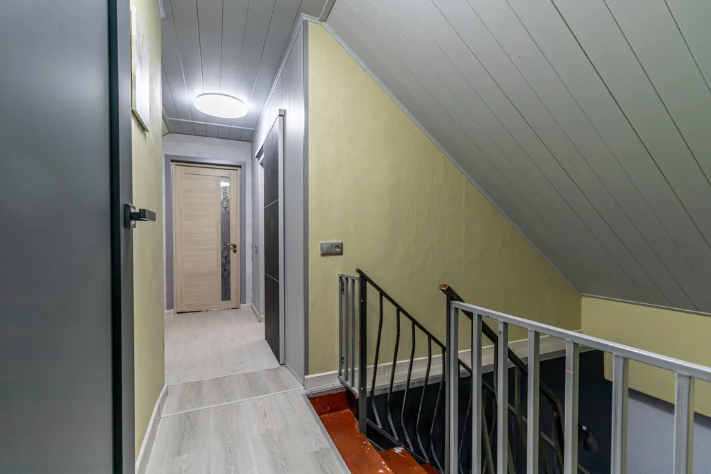 Двухуровневая квартира-студия с отдельной спальней