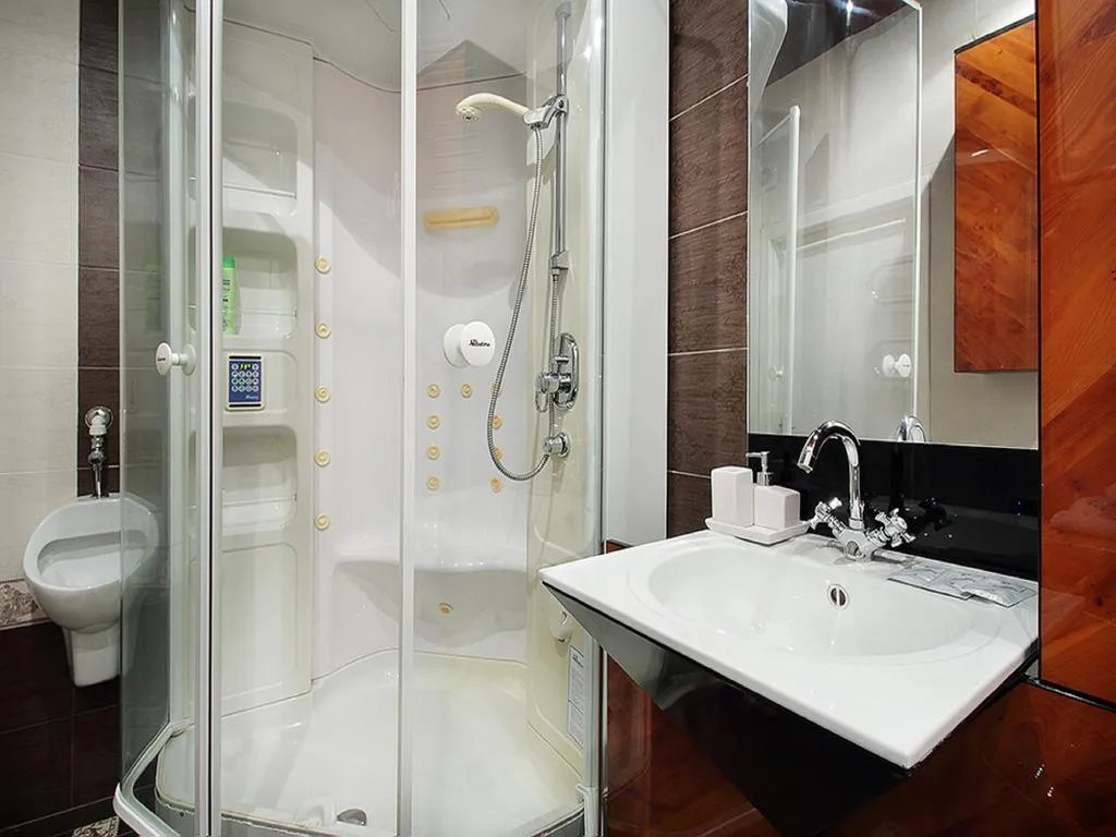 Центр, трёхкомнатные апартаменты у жд вокзала