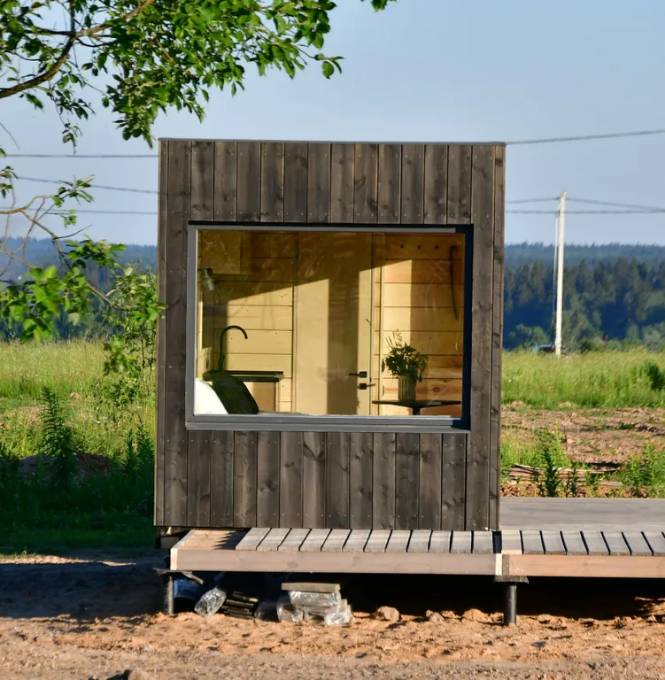 Мини дом с панорамными окнами