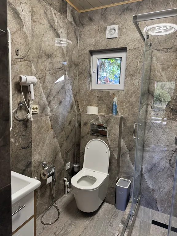 Коттедж Дом с панорамными окнами и видом на лес — Архыз