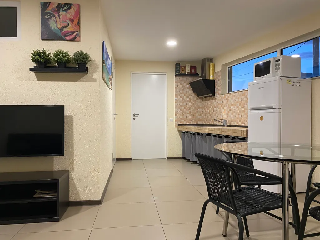 Дом с бассейном, баней и видом на море