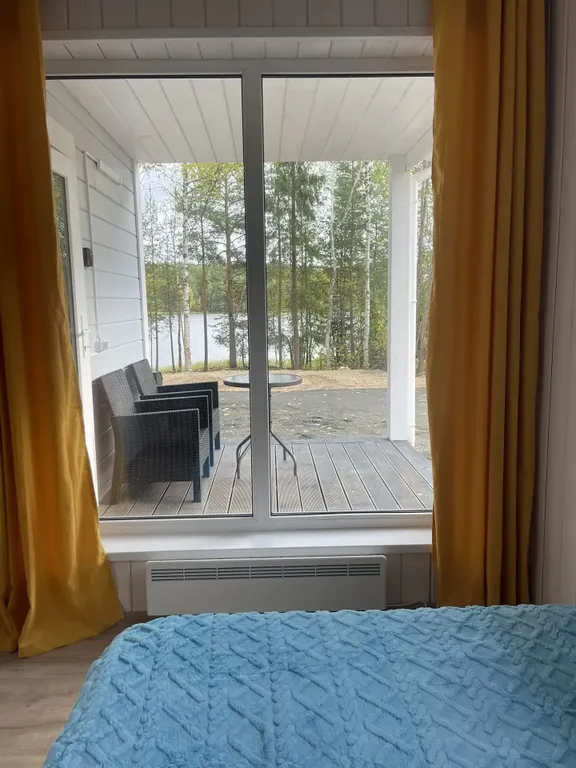 Дом на берегу озера