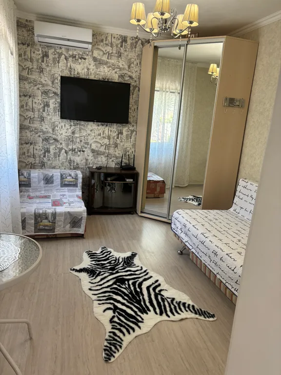 Коттедж Коттедж с отдельной беседкой — Алушта