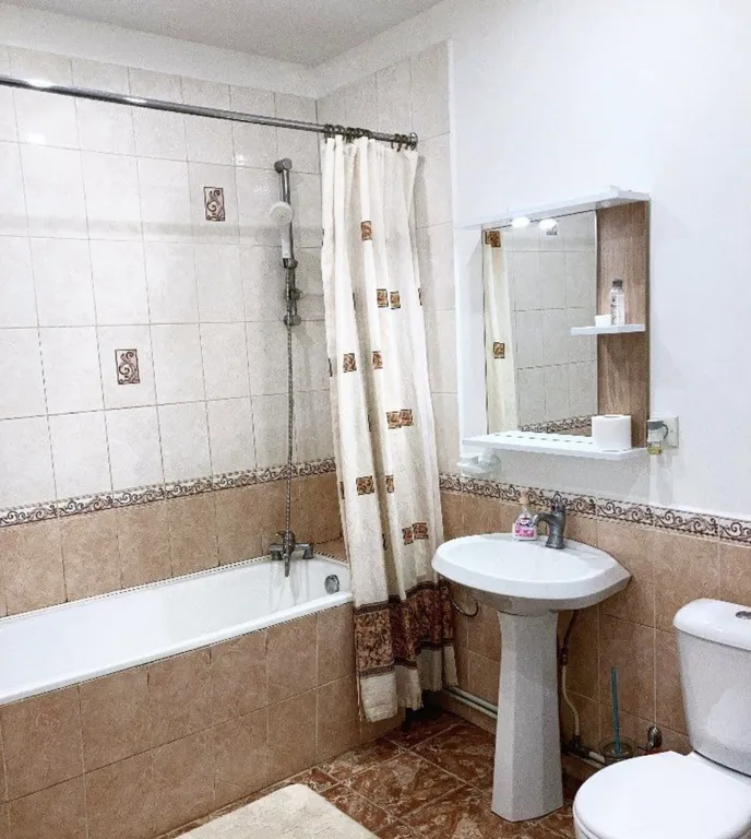 Двухэтажный коттедж на зелёной территории