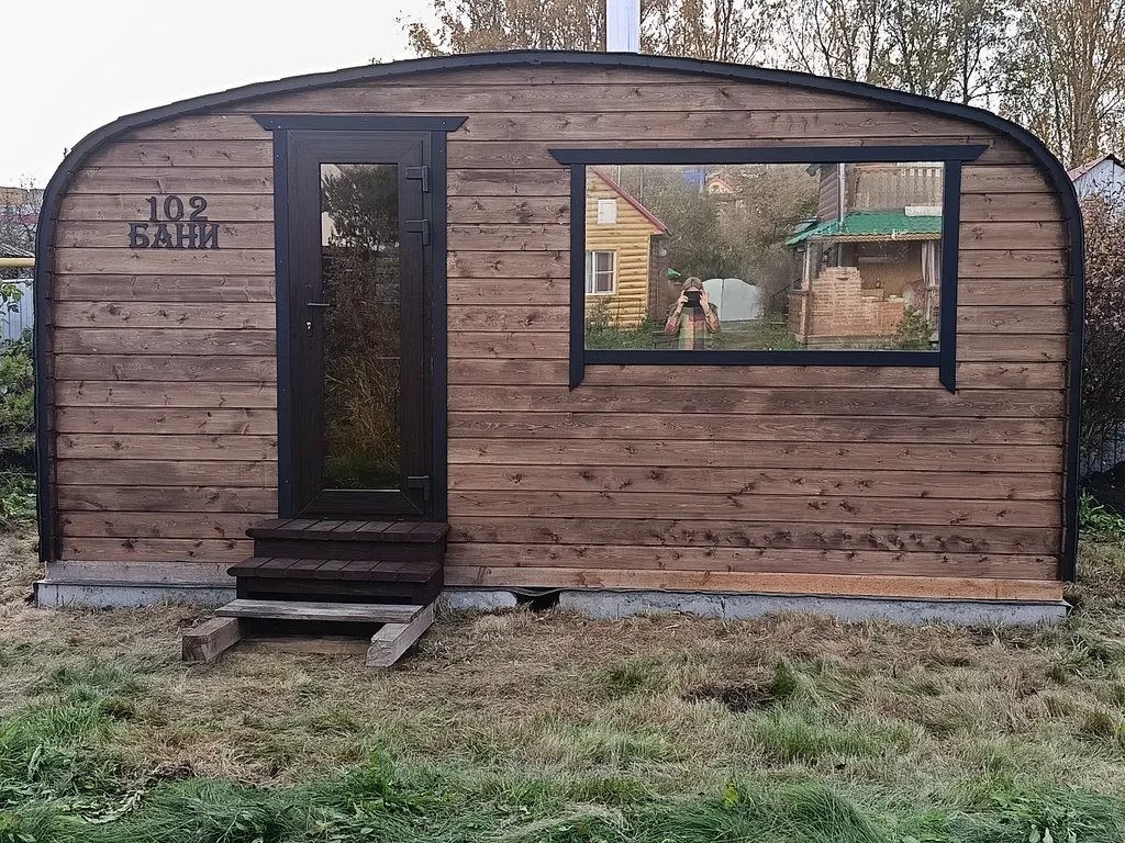 Домик, банька, чан, на берегу реки Белой