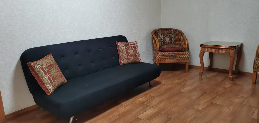 Уютный загородный дом с красивой благоустроенной территорией.