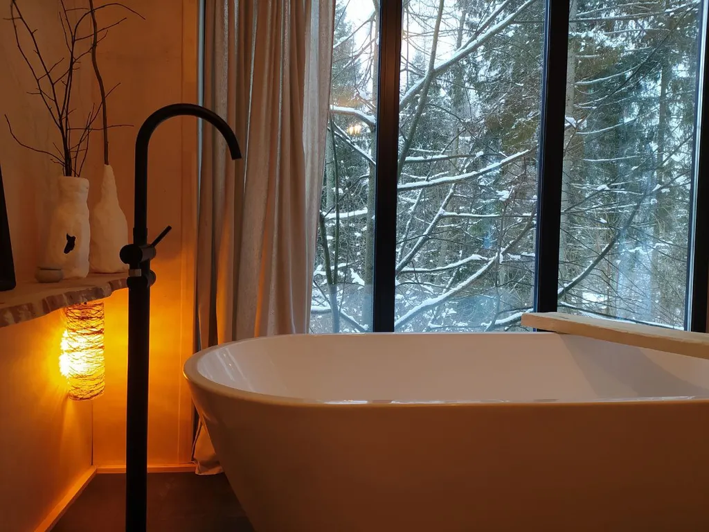 Коттедж Дом с ванной у панорамных окон и высокой террасой в лесу — аренда посуточно в Дмитров