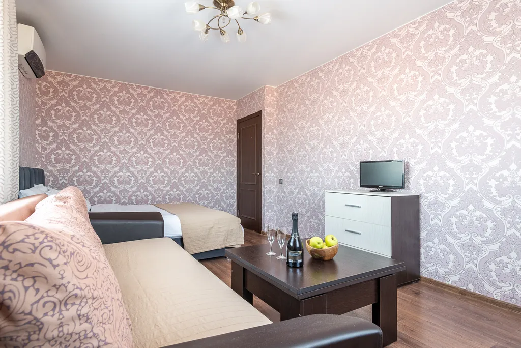 Евротрешка у ТРЦ Мега