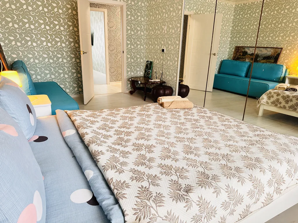 2х комн. современная квартира с балконом на 2 этаже в центре города