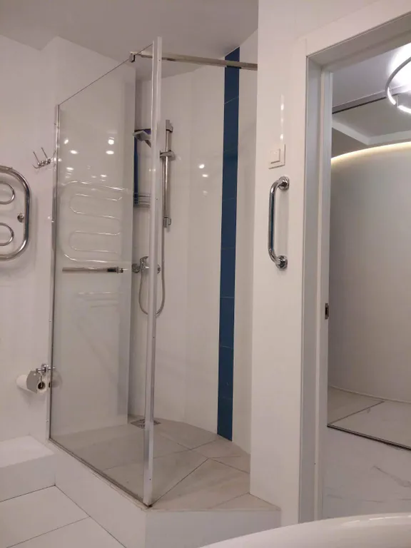 Студия с панорамной лоджией в центре города