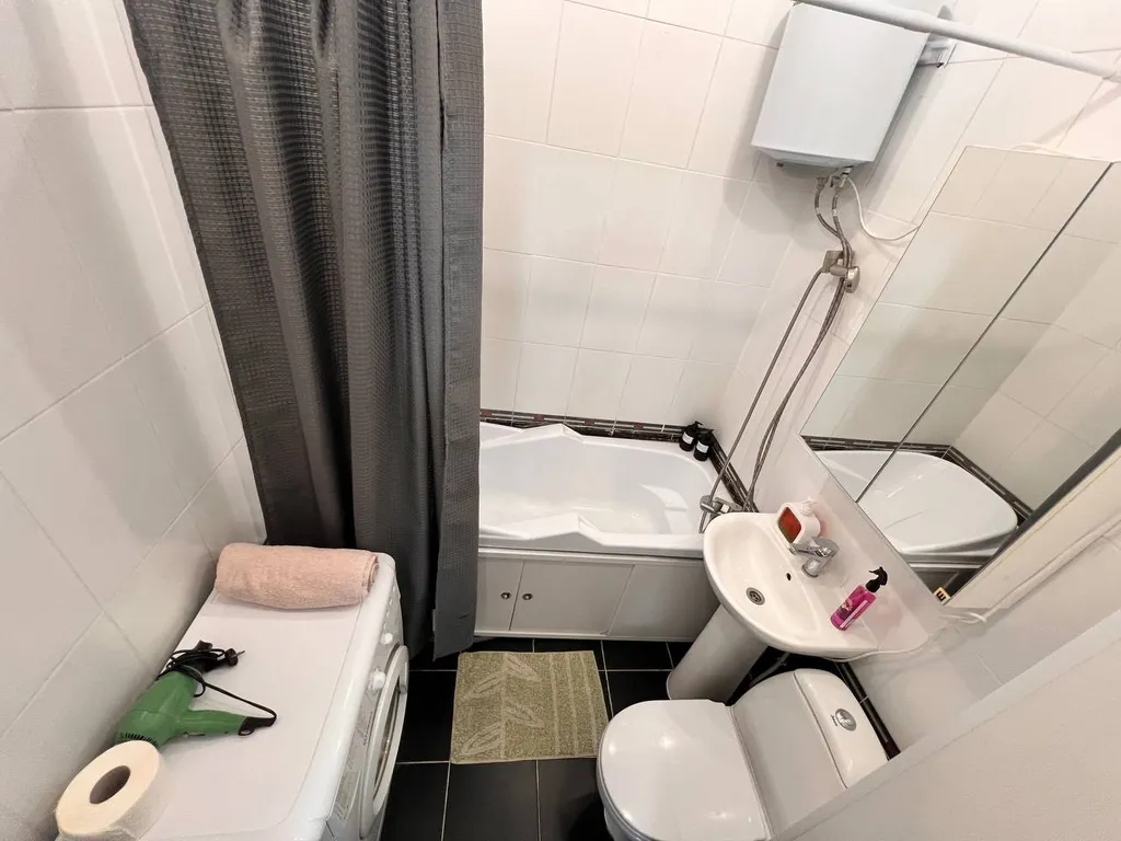 Квартира Уютная светлая студия, центр, ТЦ Вояж, парковка, кафе, аквапарк источник — Тюмень